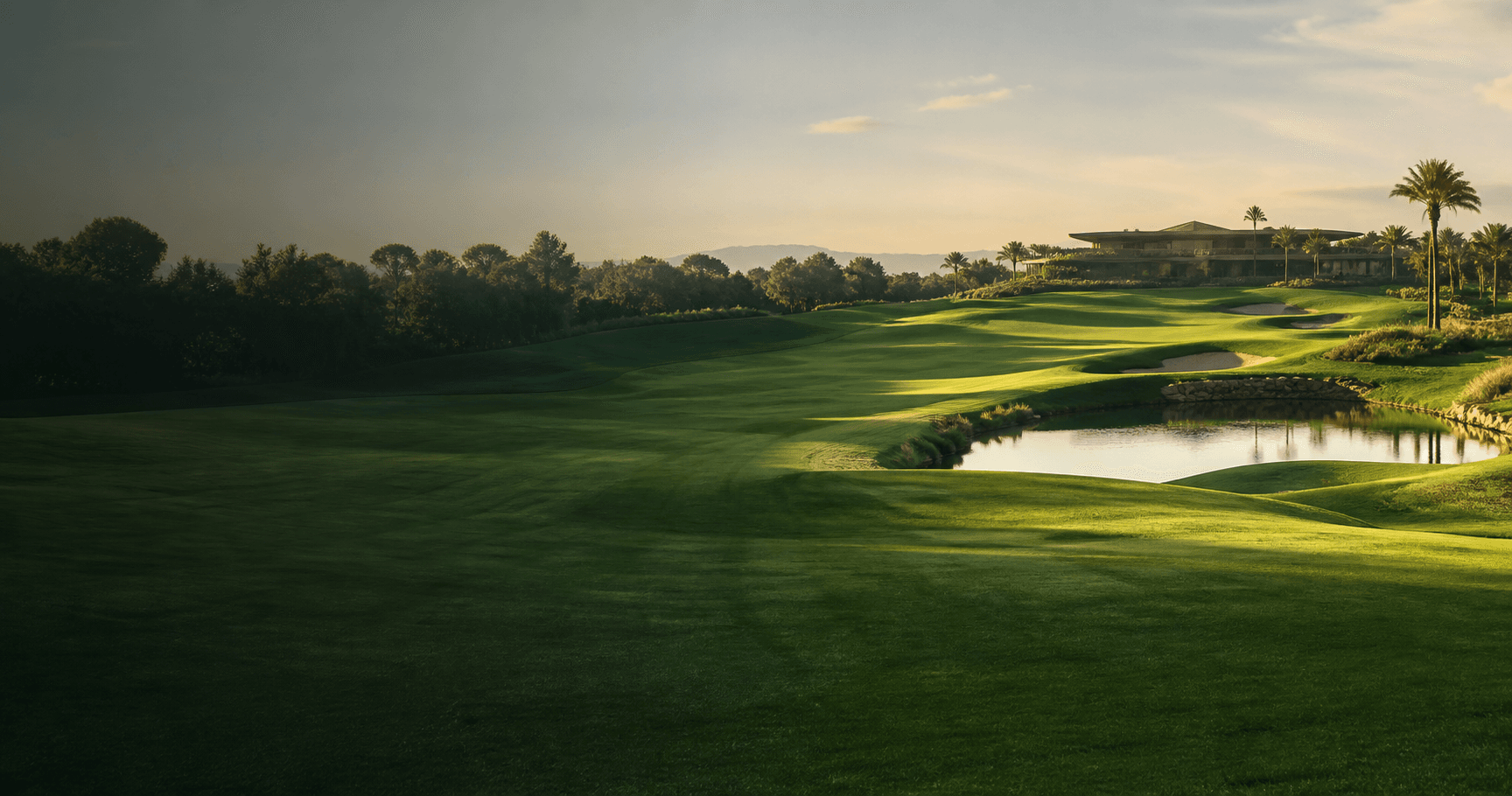 Campo de golf ao amanhecer
